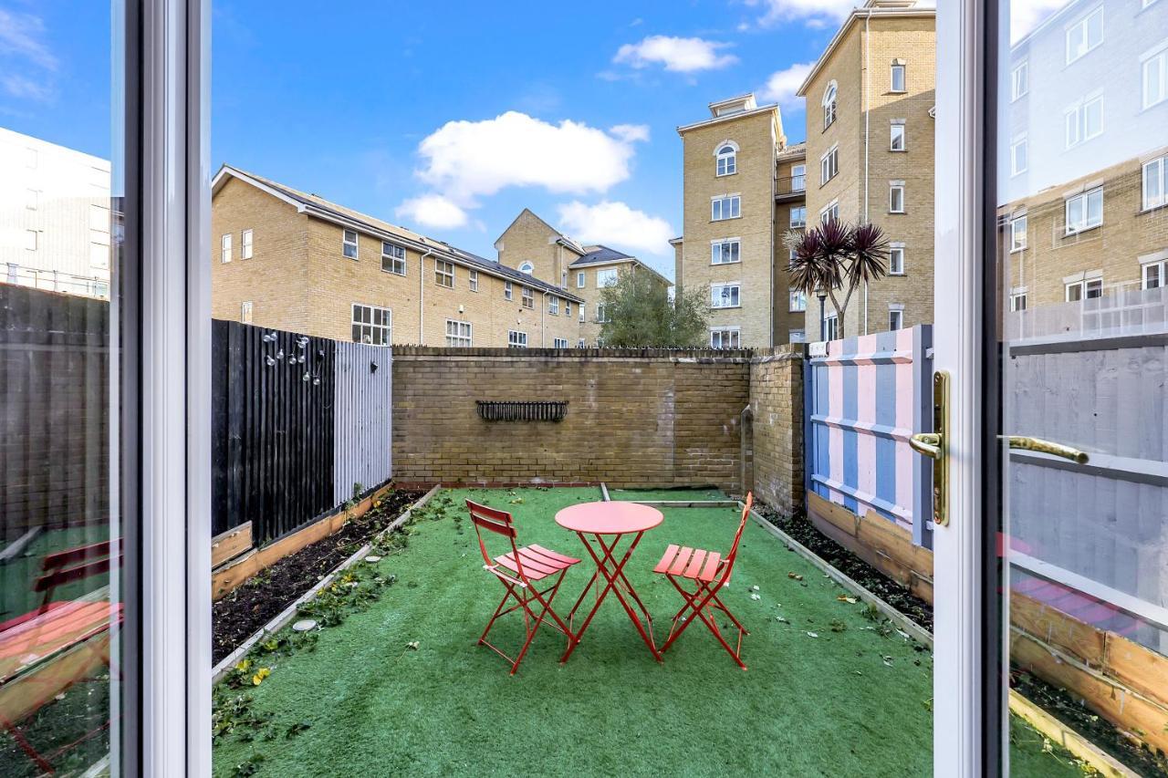 Lovely 3 Bedroom House Short Term & Flexible Renting Limehouse With Private Parking And Garden! London