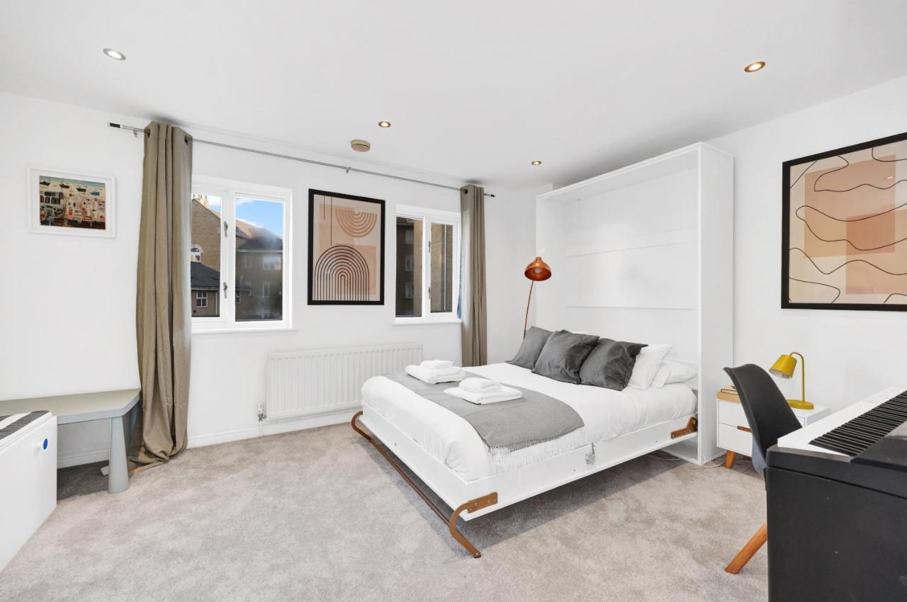 Lovely 3 Bedroom House Short Term & Flexible Renting Limehouse With Private Parking And Garden! Apartment