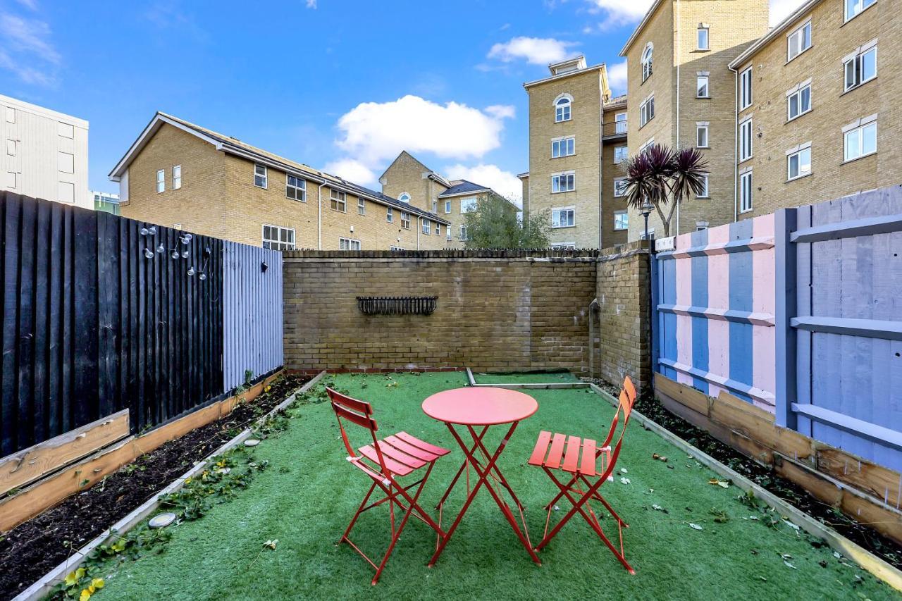 Apartment Lovely 3 Bedroom House Short Term & Flexible Renting Limehouse With Private Parking And Garden! *