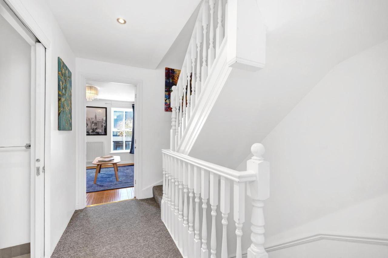 Lovely 3 Bedroom House Short Term & Flexible Renting Limehouse With Private Parking And Garden! * London