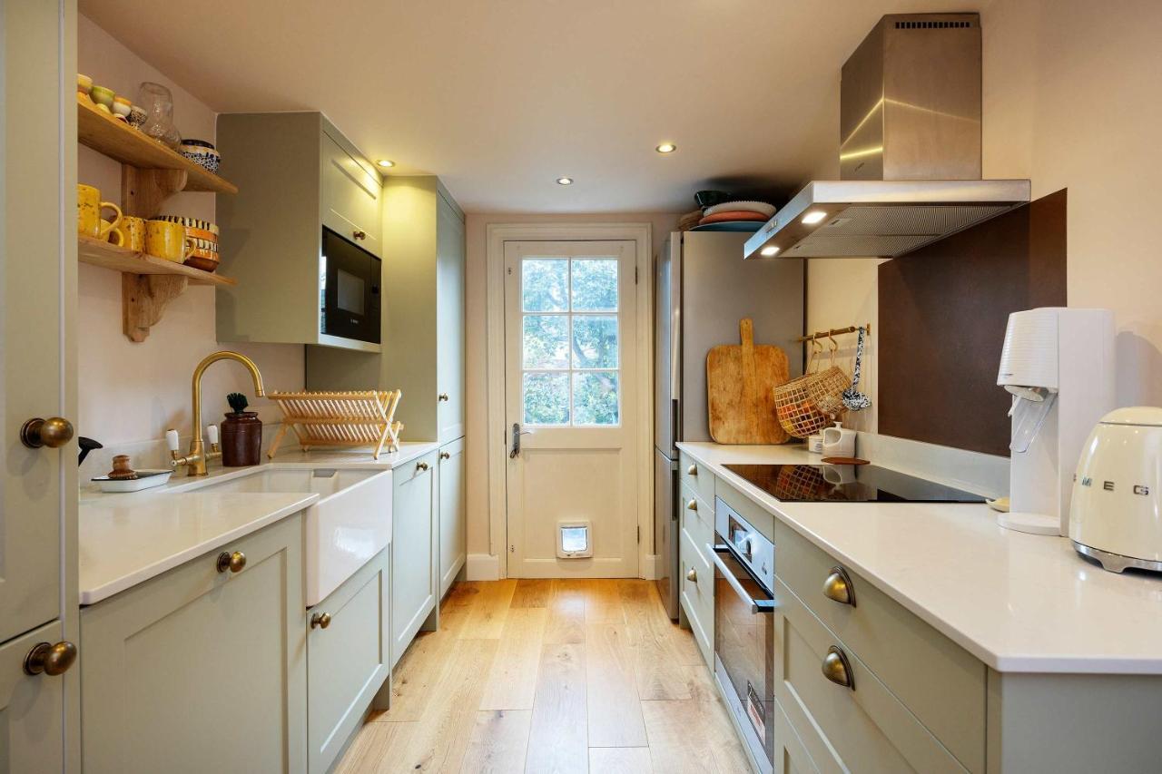 Veeve - Sunshine Joy Holiday home London