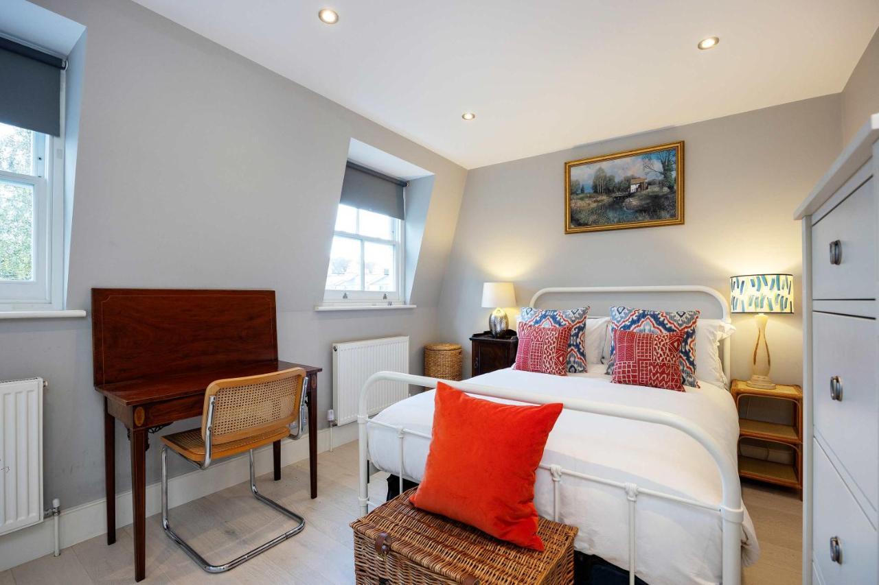 Veeve - Sunshine Joy Holiday home London