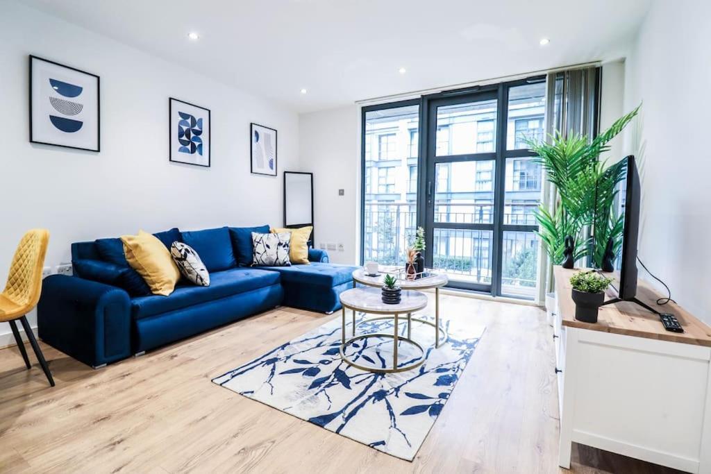 Canary Wharf-10% Discount-fibre Wifi-5mins To Tube * Londen