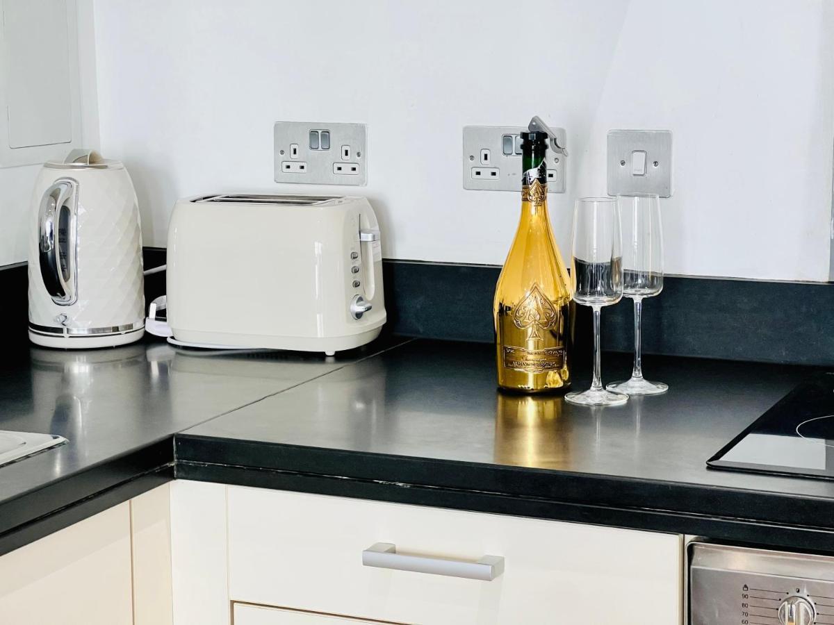 Apartment Modern Canary Studio- Wifi London