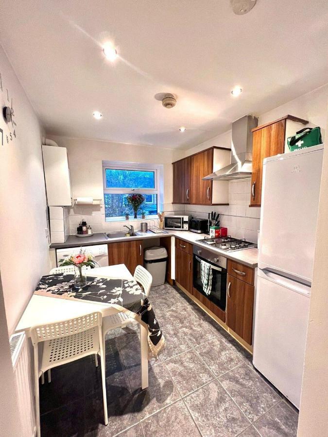 Apartamento Con Ambiente 100% Familiar En Zona Tranquila De *