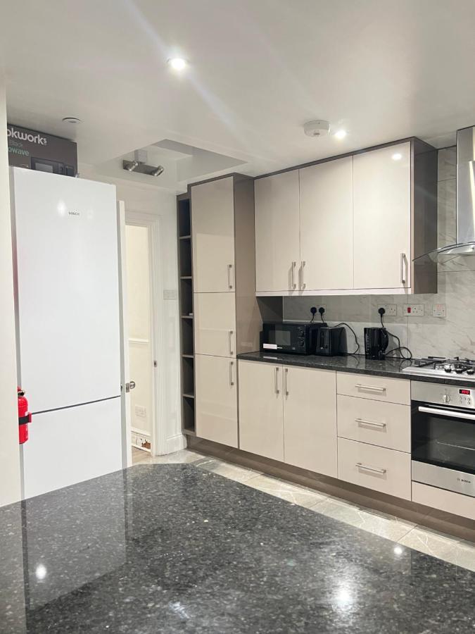 Stayeasy En-suite Guest house *