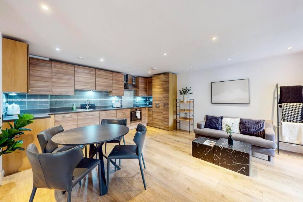 Stunning 2 Bed With View Of The Shard Apartment London