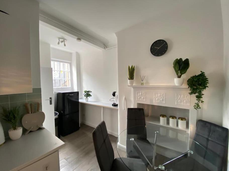 Apartment Stylish 2br Retreat In King's Cross, *