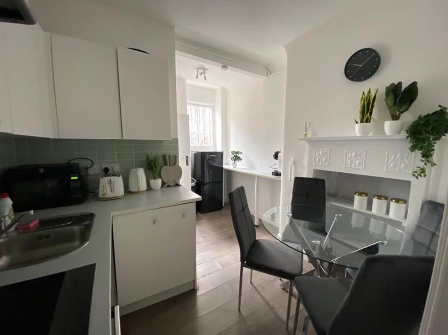 Stylish 2br Retreat In King's Cross, * London