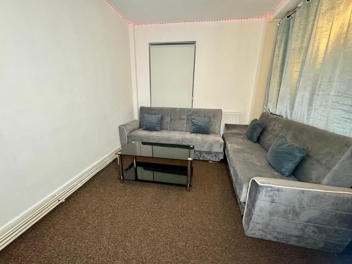 Semay Flat * London