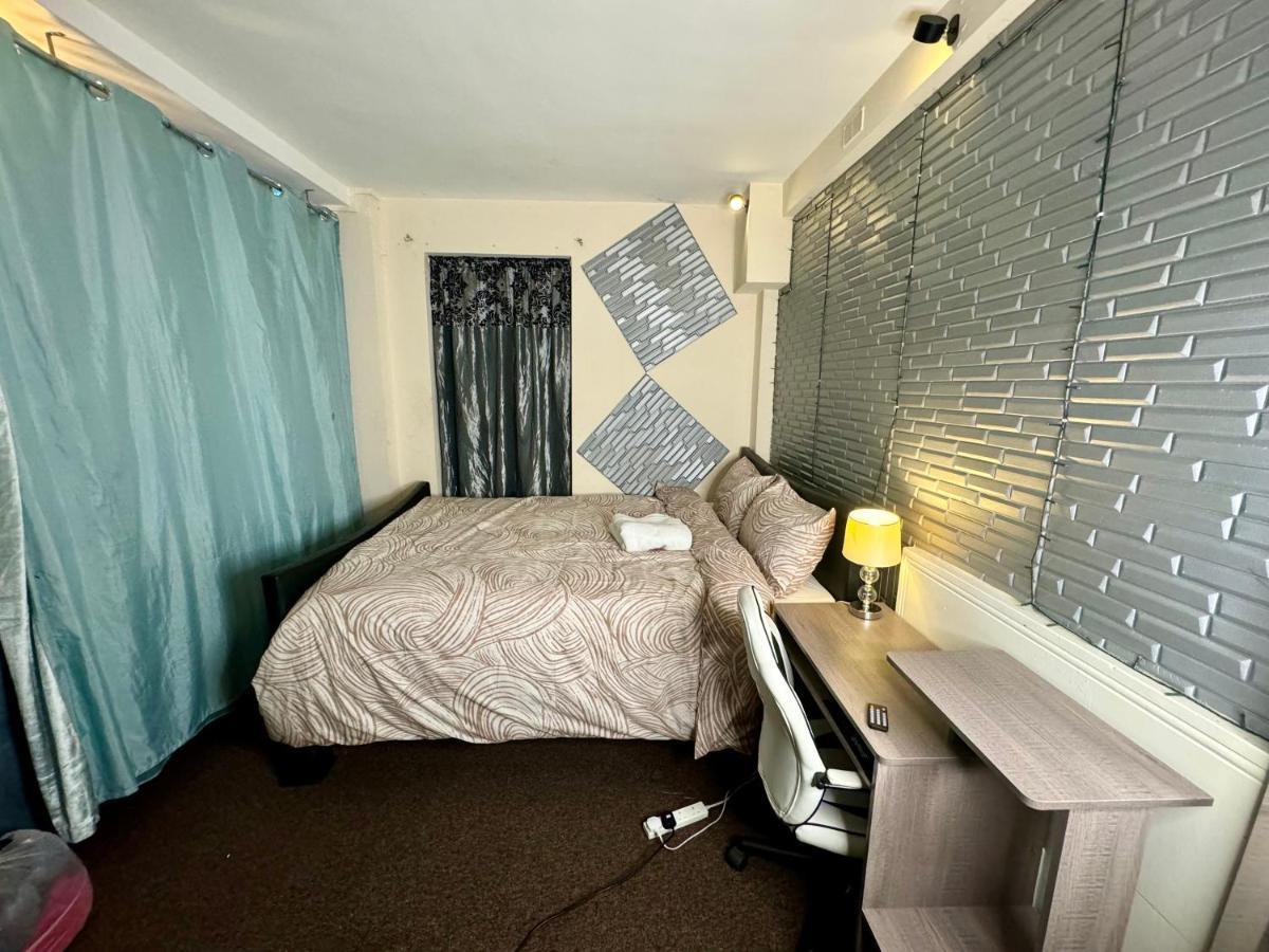 Semay Flat * London