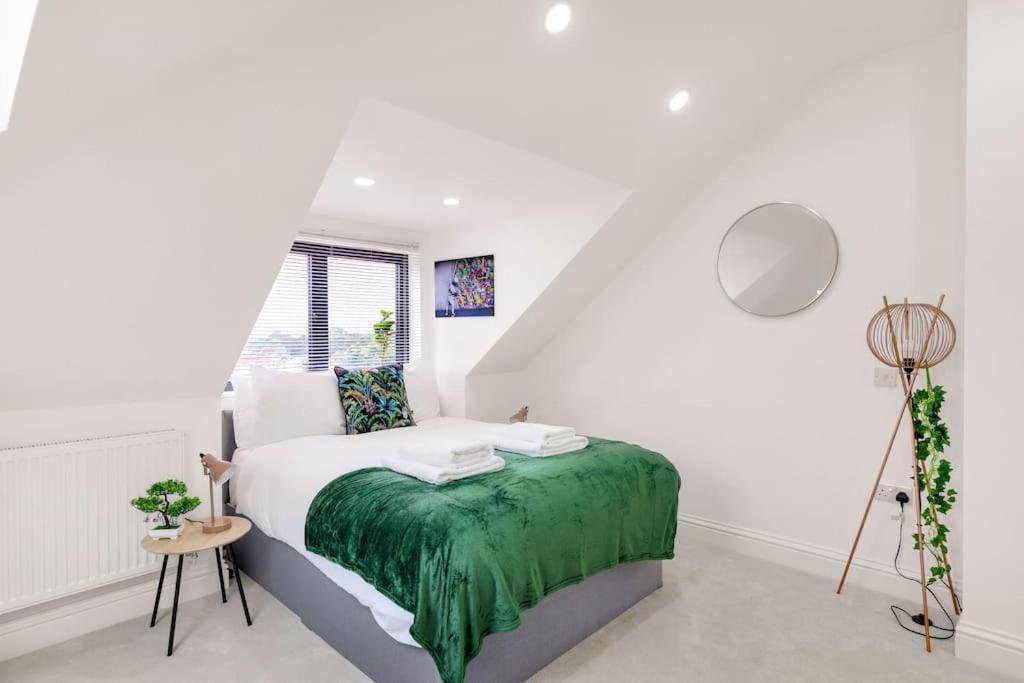 Modern 5 Occupancy Flat Free Parking & Views Apartment
