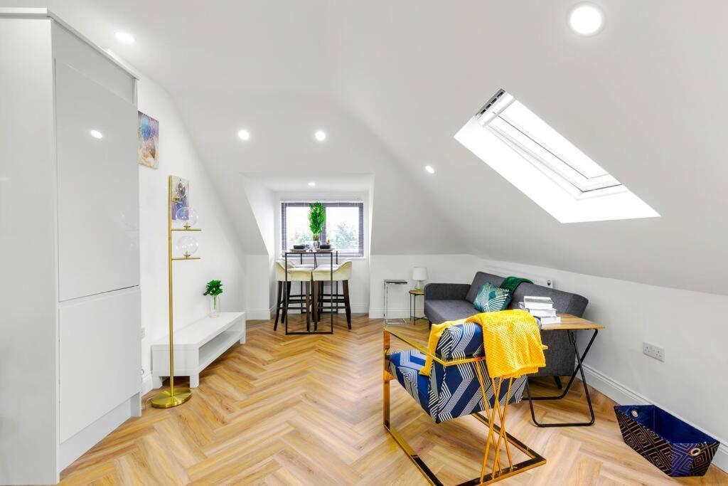Apartment Modern 5 Occupancy Flat Free Parking & Views *
