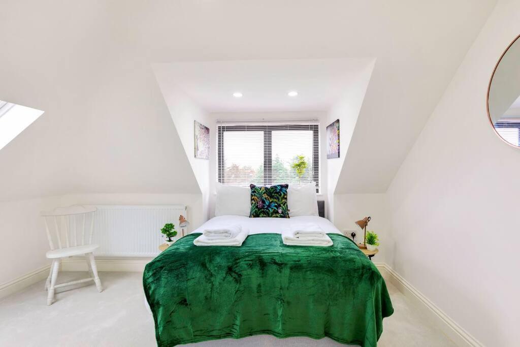 Modern 5 Occupancy Flat Free Parking & Views Apartment *