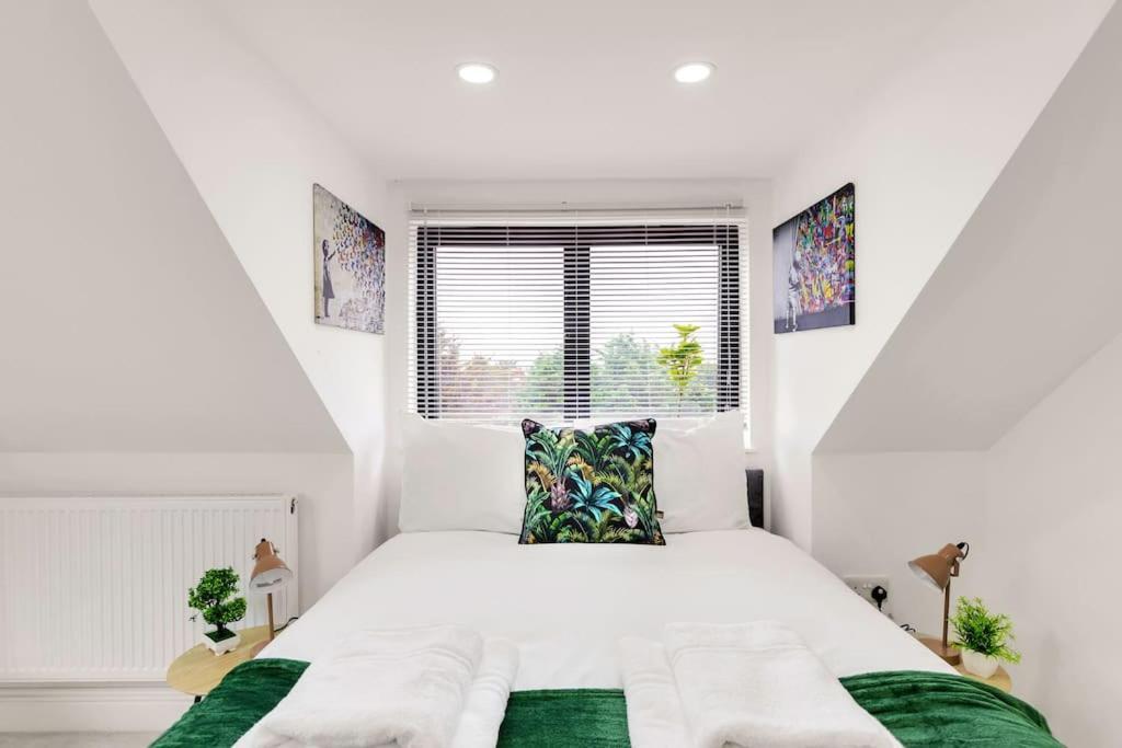 Apartment Modern 5 Occupancy Flat Free Parking & Views London