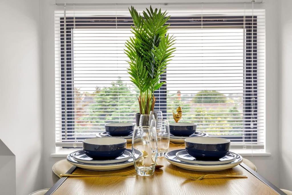 Modern 5 Occupancy Flat Free Parking & Views Apartment *