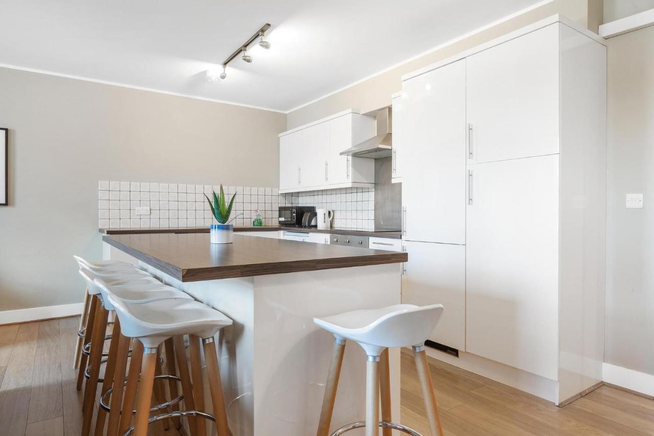 221 Clapham Road * Londres