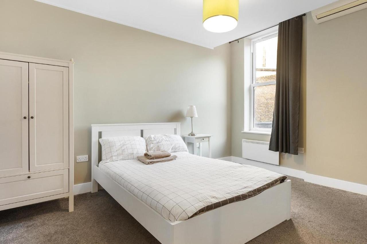 221 Clapham Road * Londres