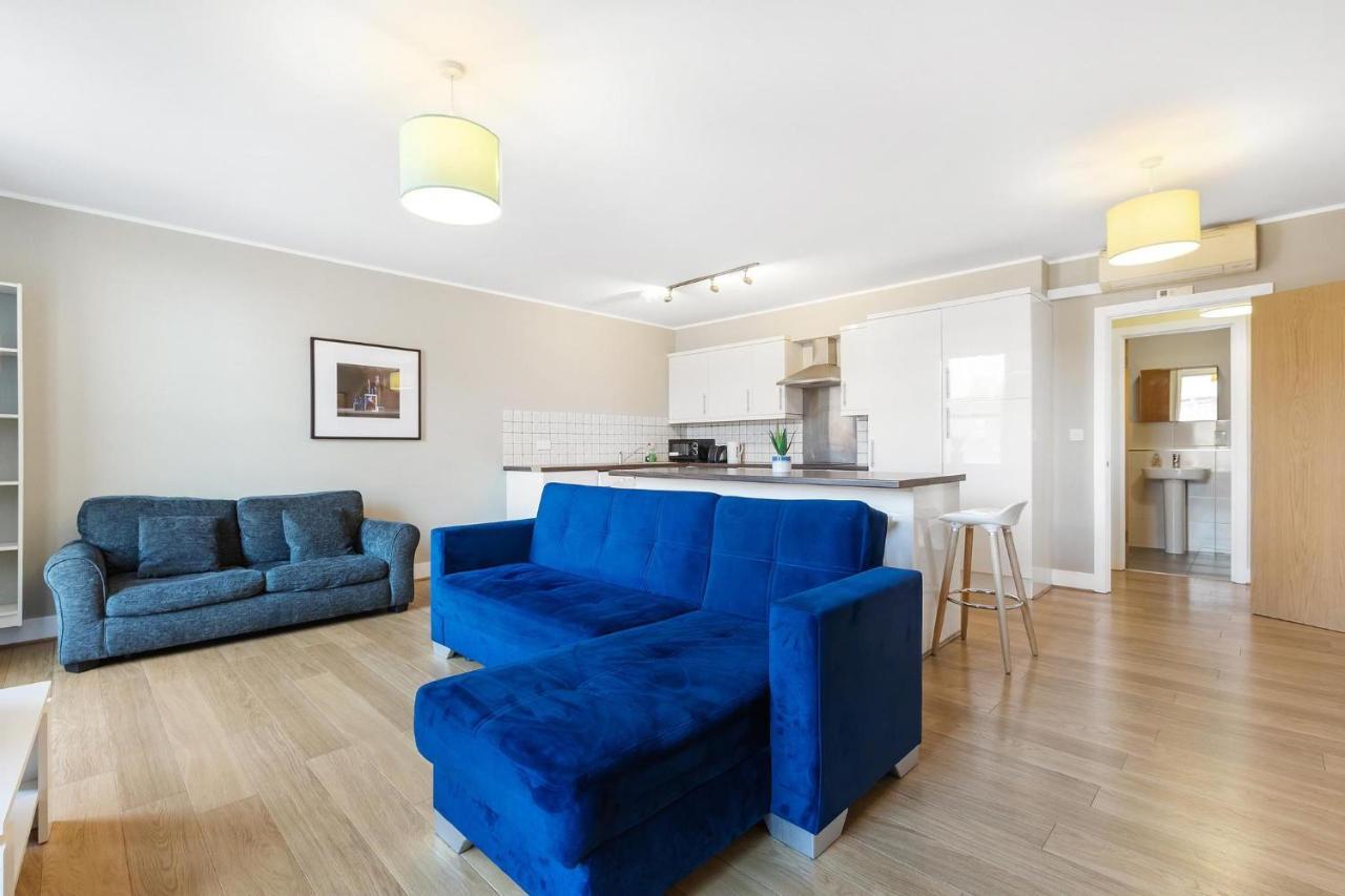 221 Clapham Road * Londres
