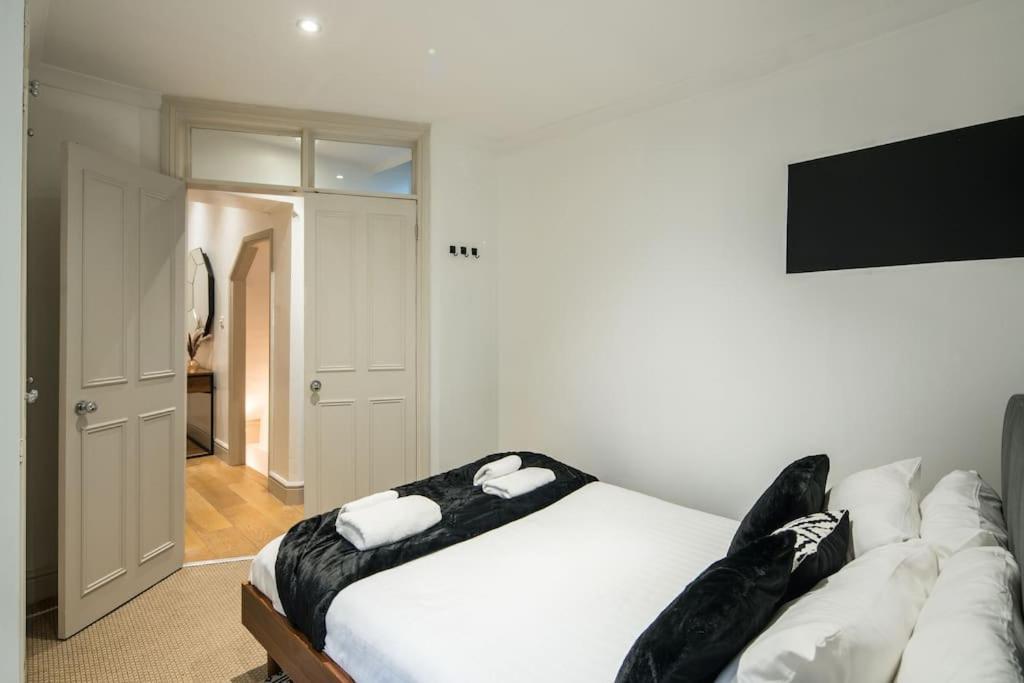 Superb Retreat Central Next Tube Apartment London