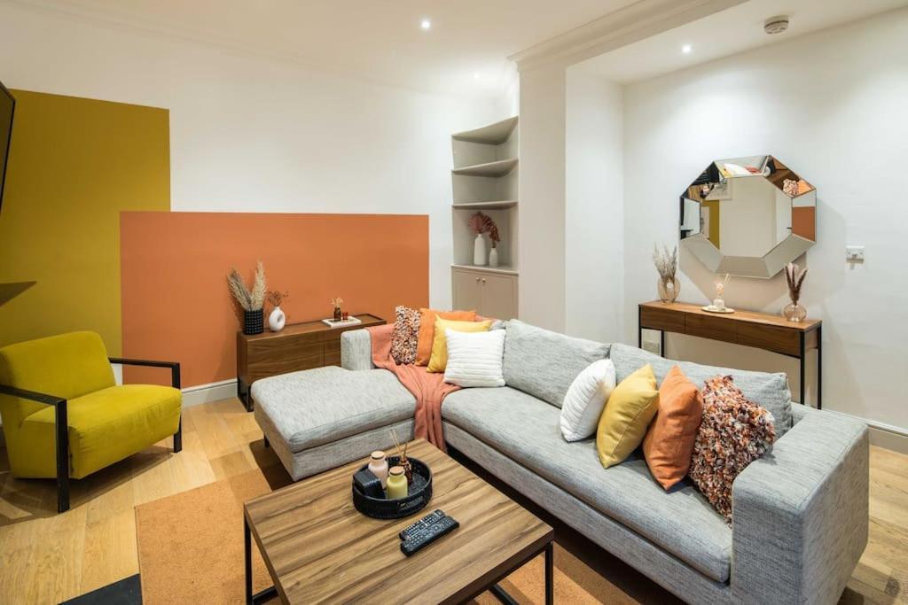 Apartment Superb Retreat Central Next Tube London