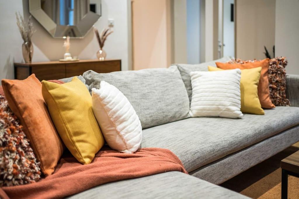Superb Retreat Central Next Tube Apartment