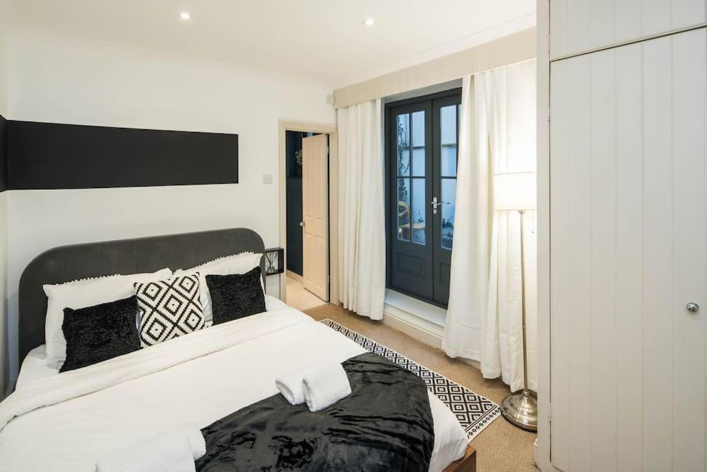 Superb Retreat Central Next Tube Apartment *