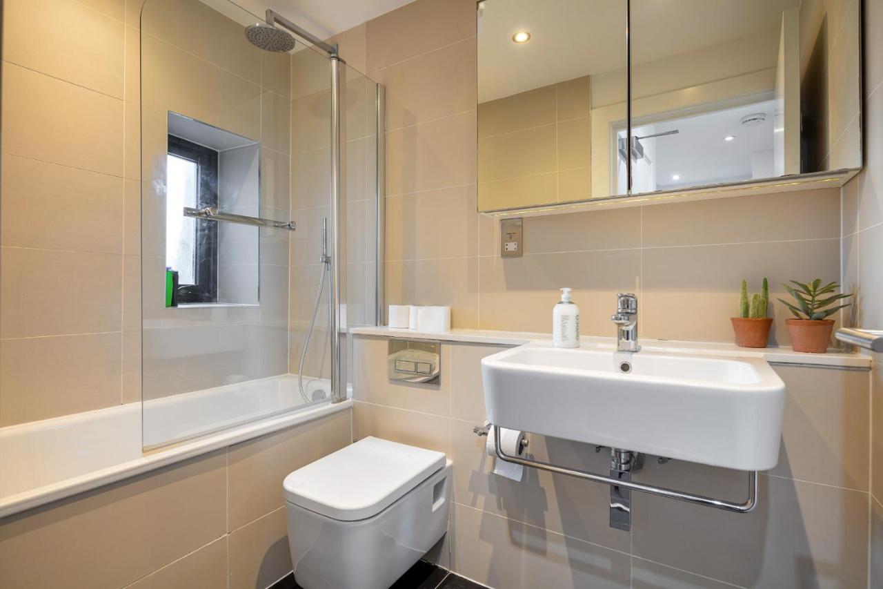 Farringdon/st Pancras Penthouse Apartment *