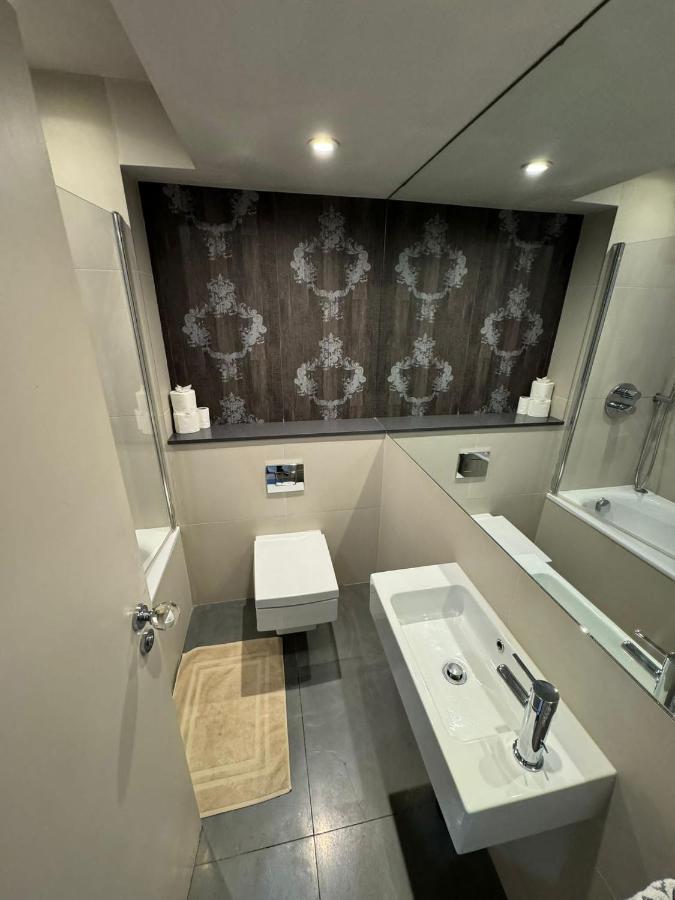 Modern Two Bed Flat In Notting Hill Londen