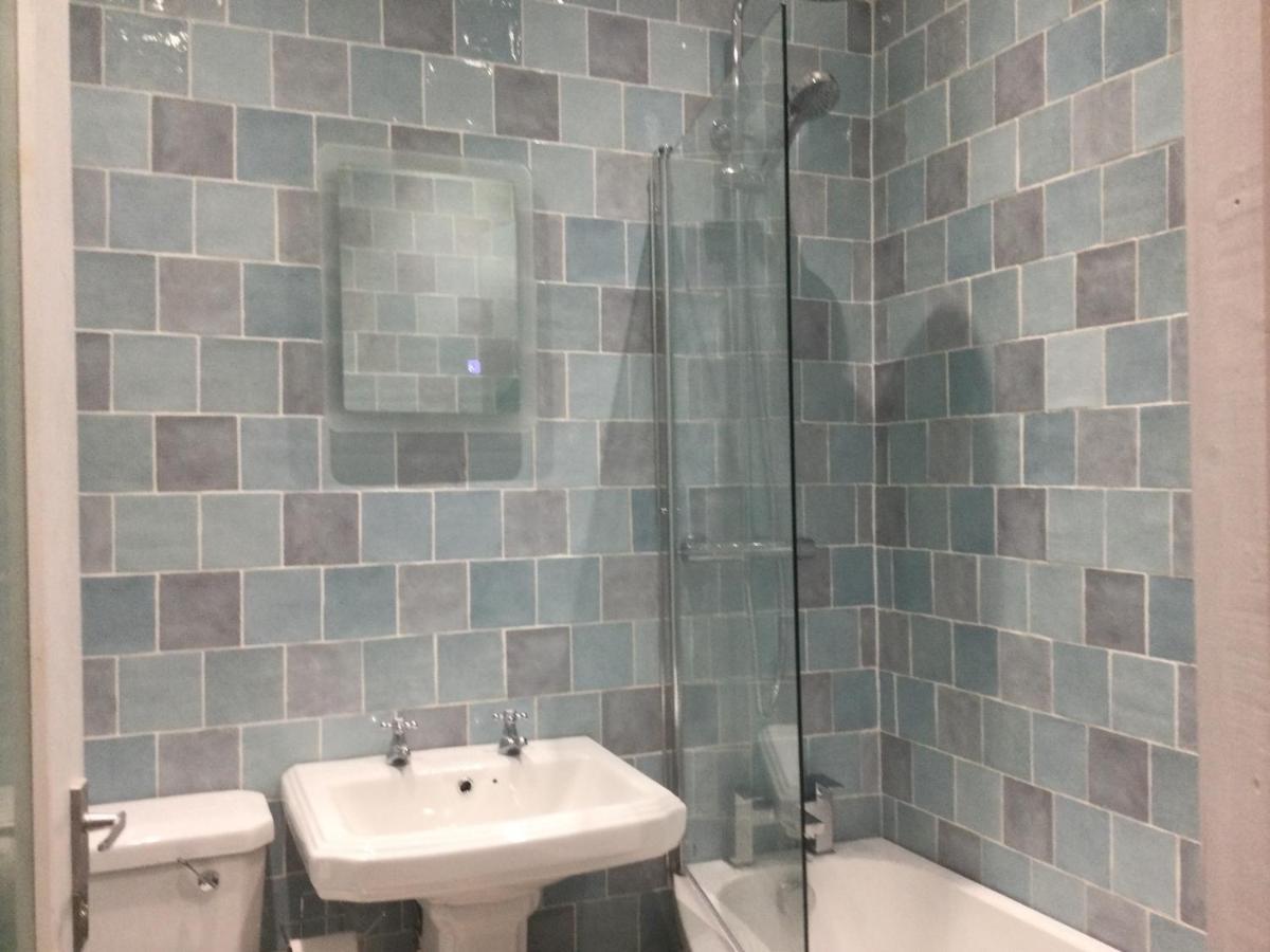 Gasthuis Tdm Bachelot Lettings Ltd Londen
