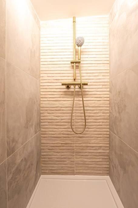 Apartment Elegance: A Symphony Of High-end Decor *