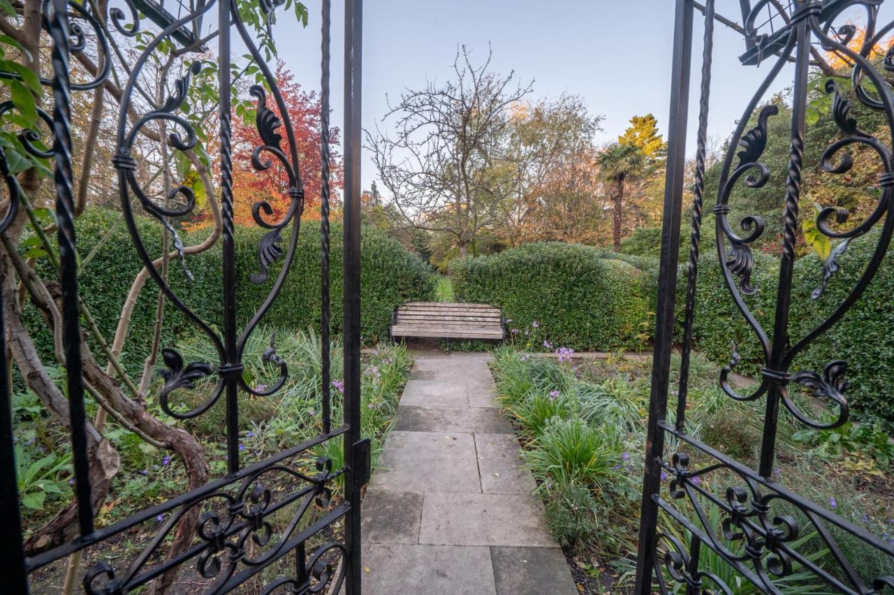 Bright Belgravia By Underthedoormat London