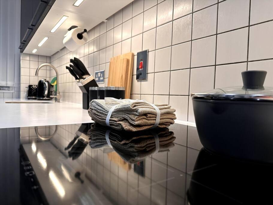 Glitz And Luxury Apartment