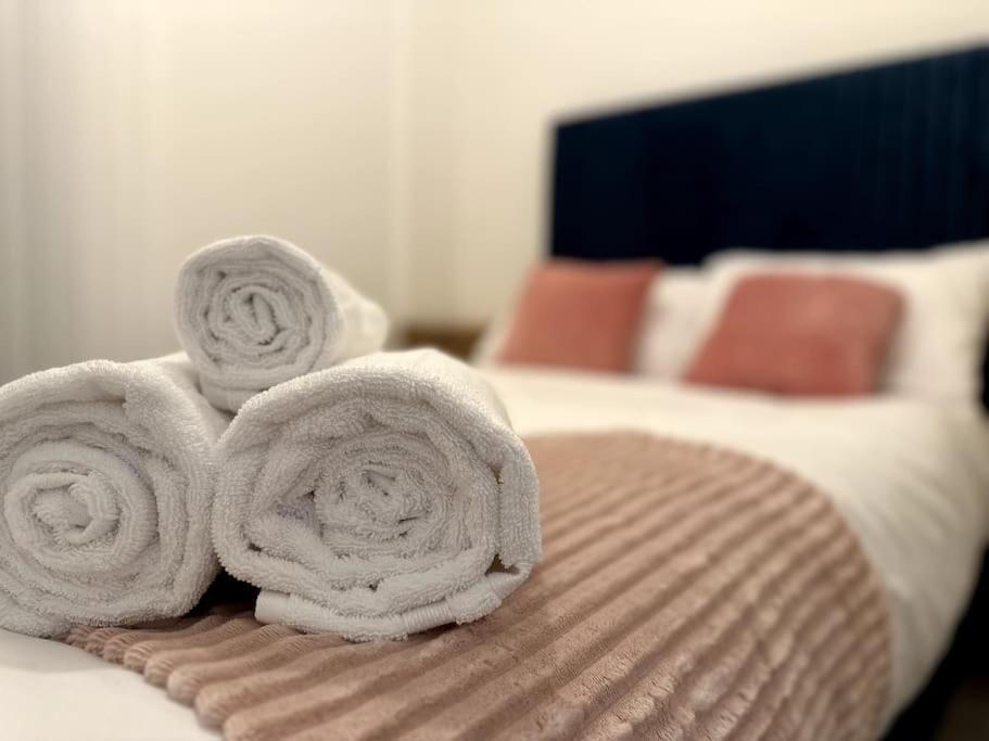 Glitz And Luxury Apartment London