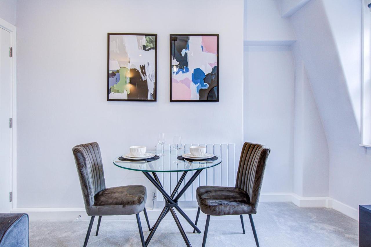 Victoria Secret By Artsy Londres