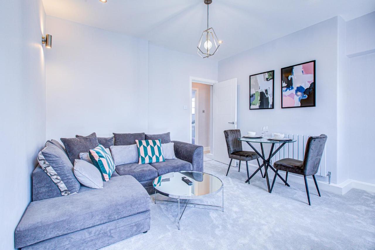 Victoria Secret By Artsy Apartamento