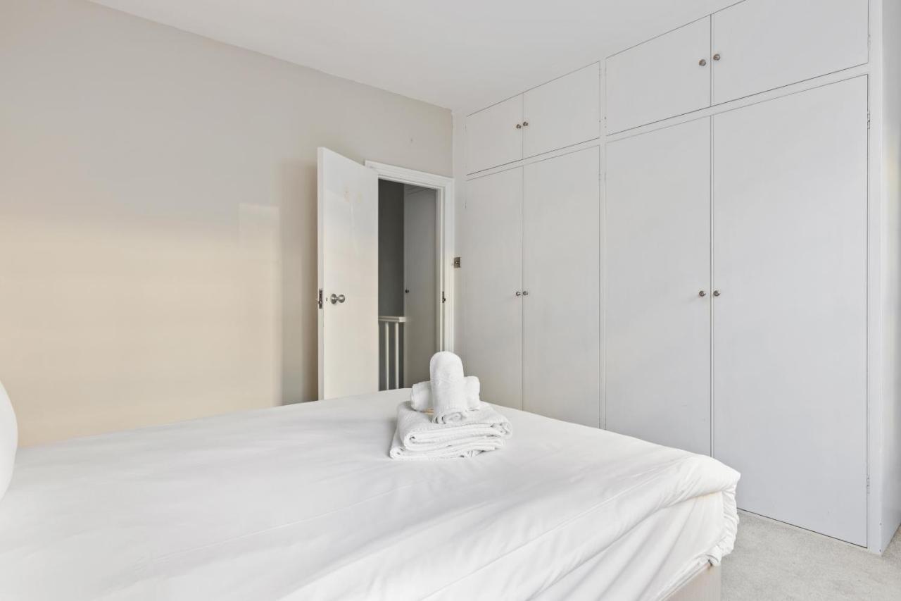 Luxurious 2-bed With Private Sauna By Dena Elite Collection London
