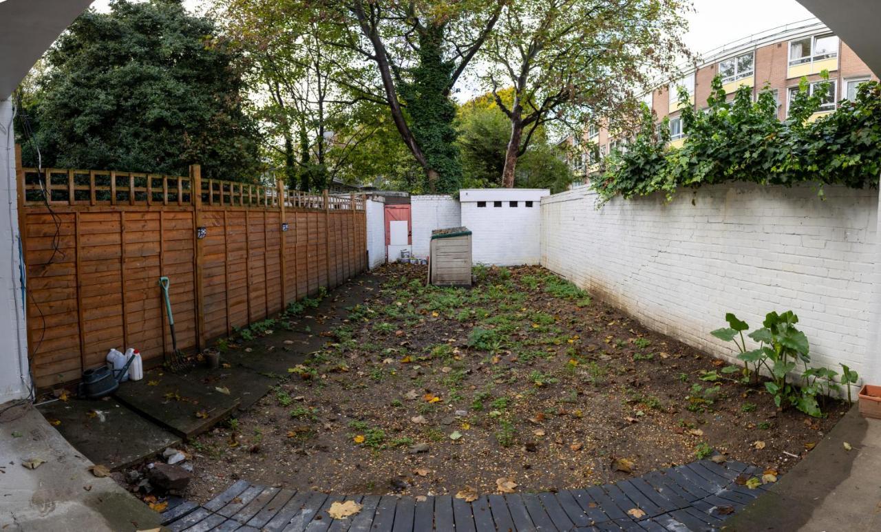 London - 4 Bed - Sleeps 8 - Garden - Pet Friendly Holiday home London