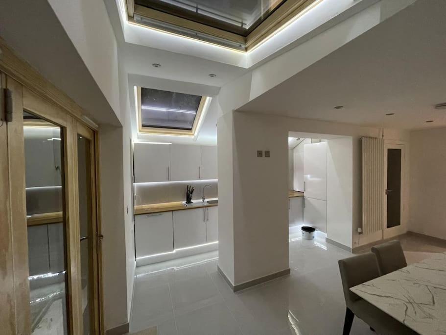 A Beautiful Terraced House In Central Сasa de vacaciones *