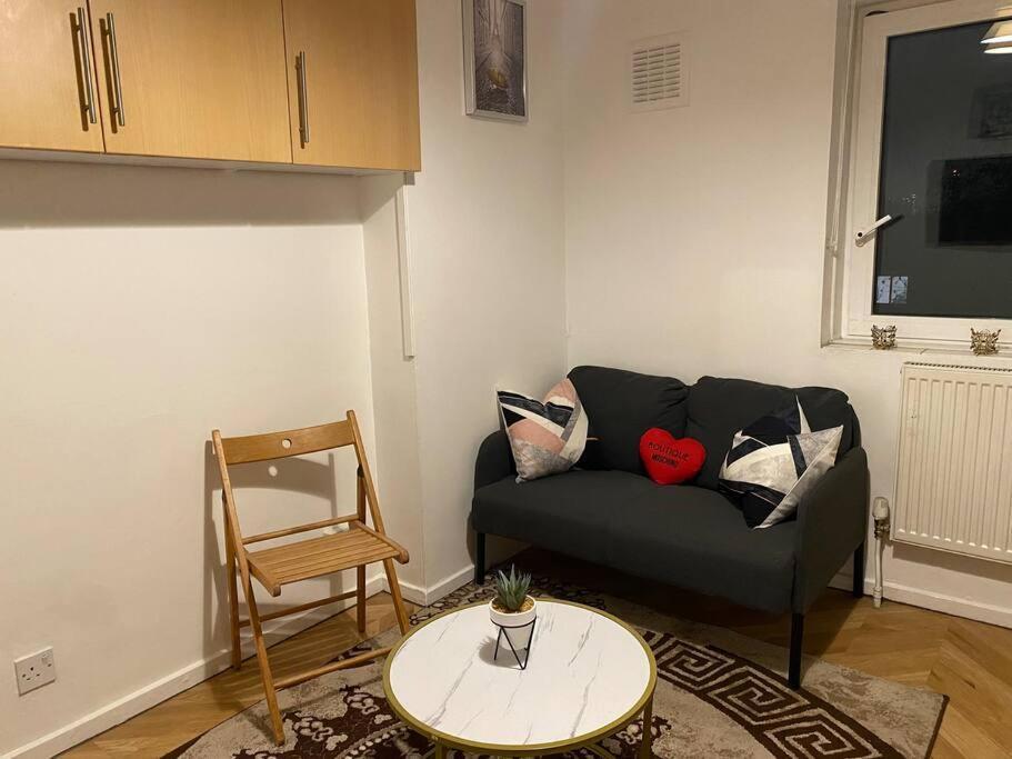 2 Bedroom Flat Camberwell Grove Apartment London