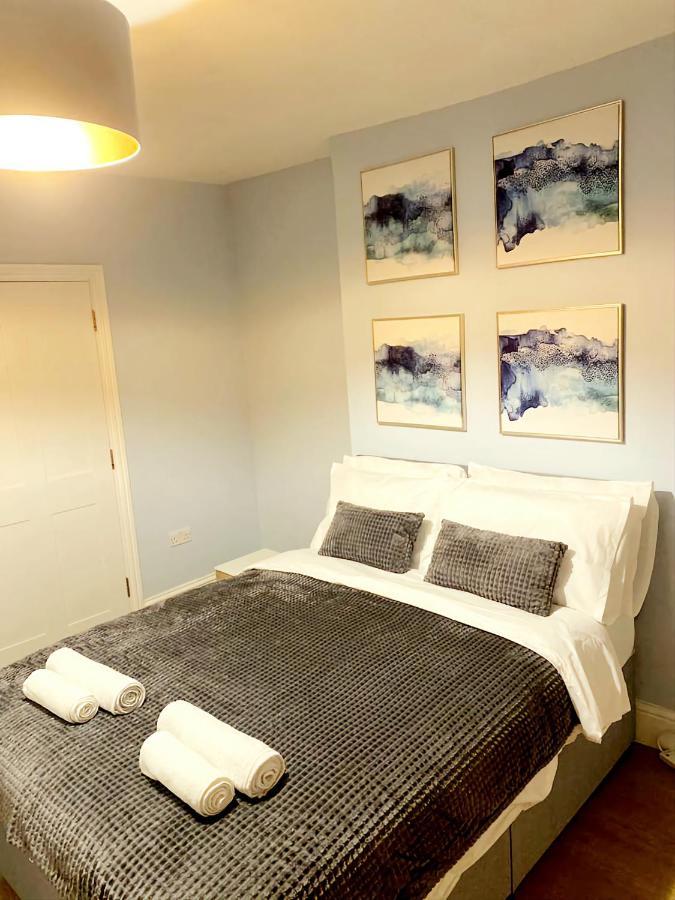 Stylish 2 Bedroom Sleeps 5 - 3 Mins Walk To Mile End Station Apartment