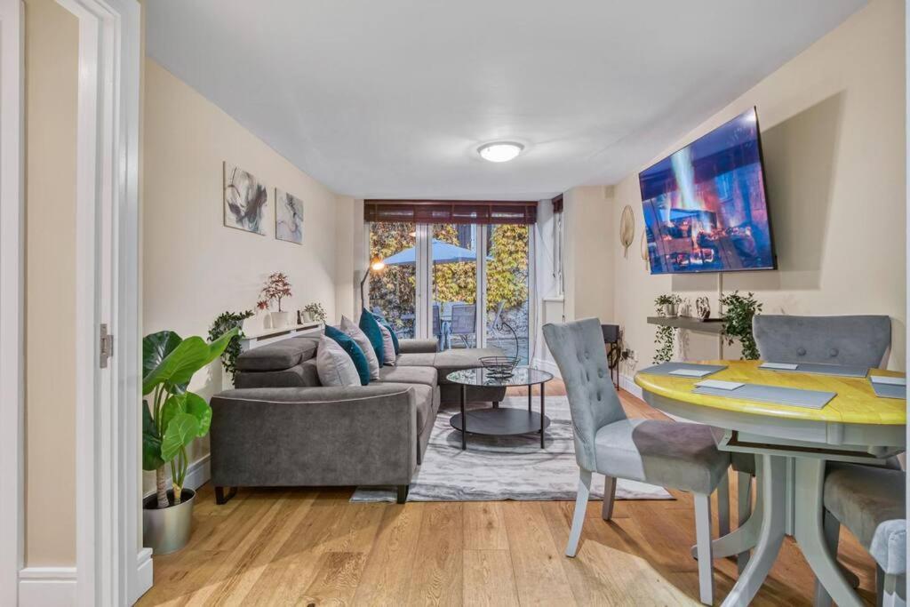 Tranquil 2 Bedroom In Southwark- Zone 1 * Londen