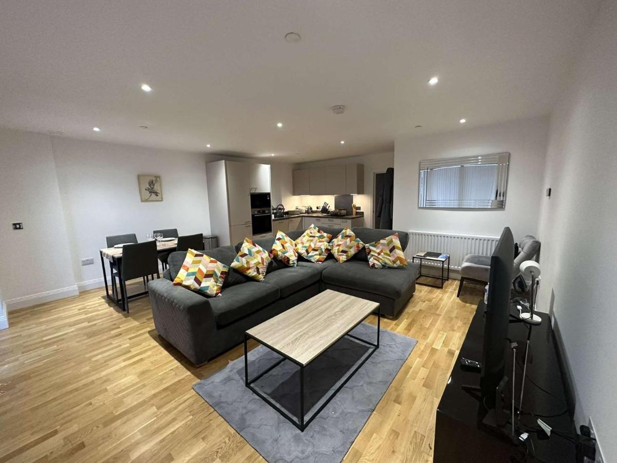 Apartment Lovely 2 Bedroom *