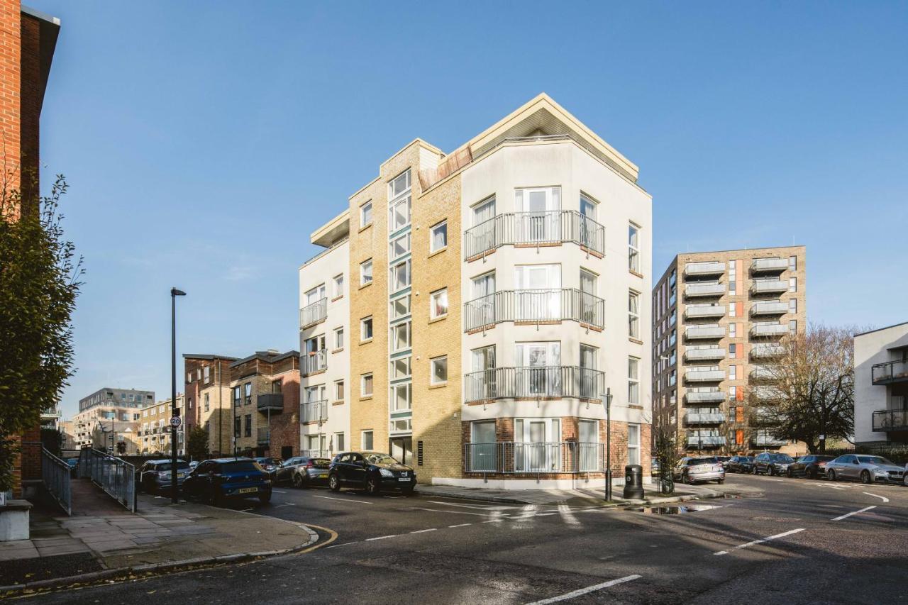 Canary Wharf 2-bed Luxury Haven London
