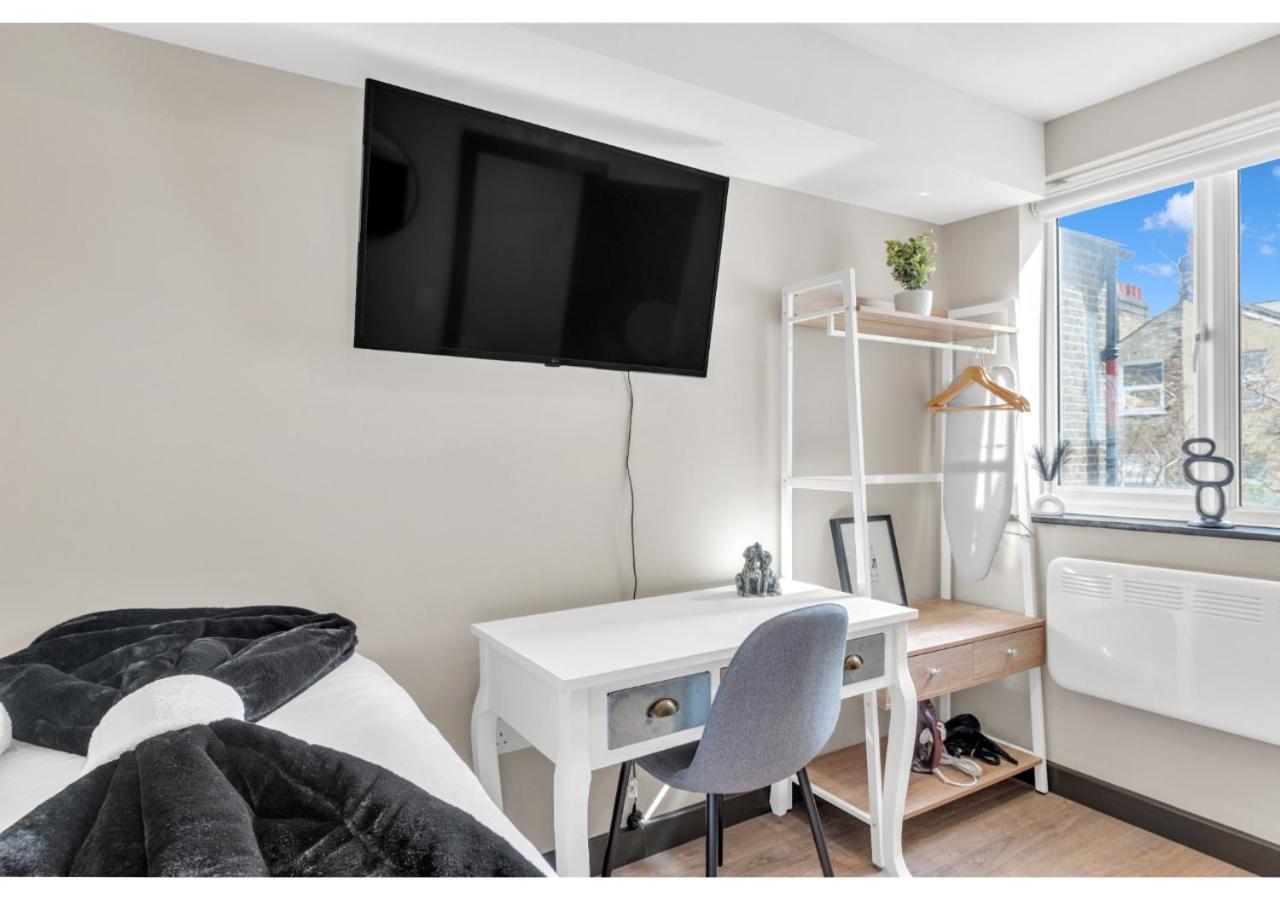 Apartment & Explore: Convenient - Prime Location *