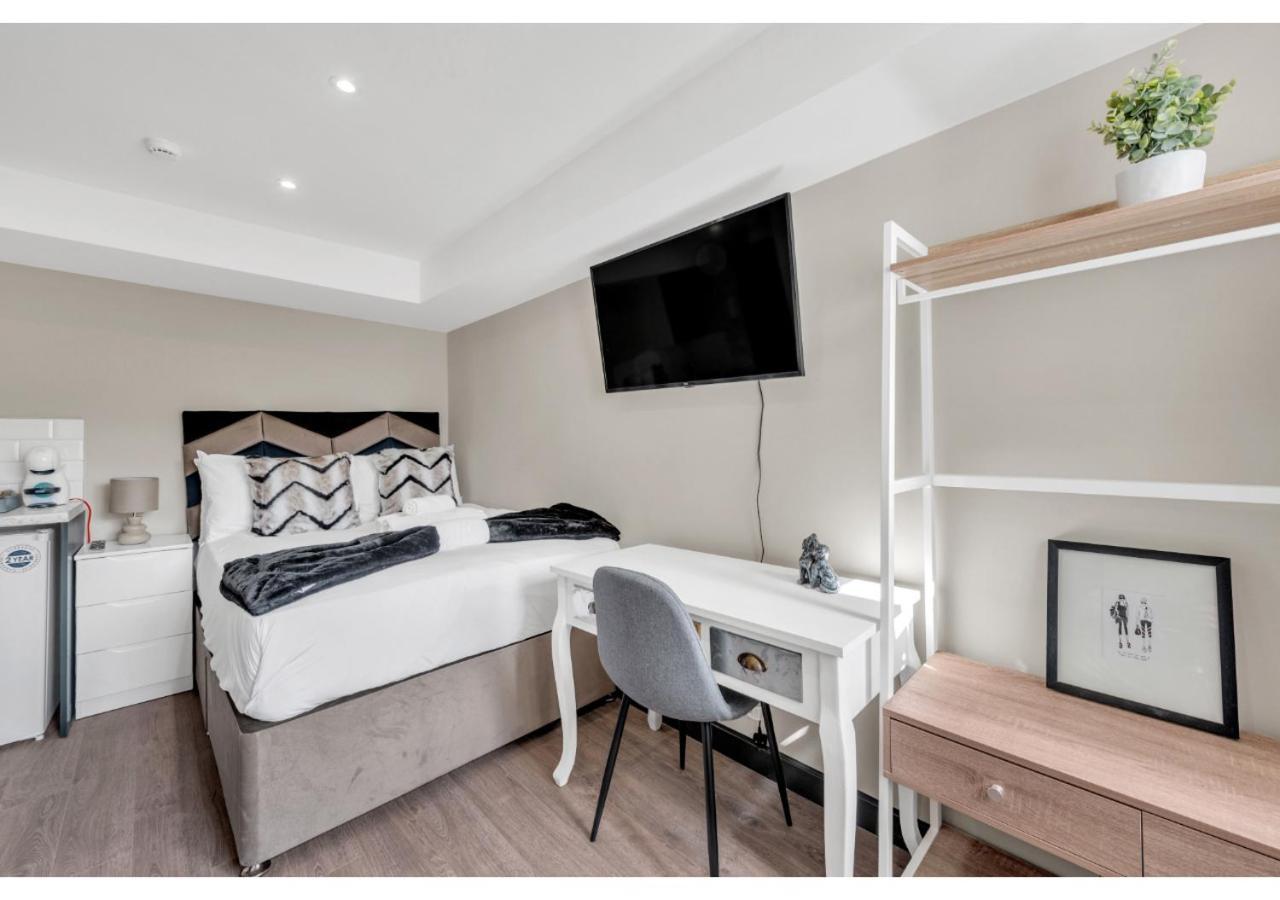 & Explore: Convenient - Prime Location Apartment London
