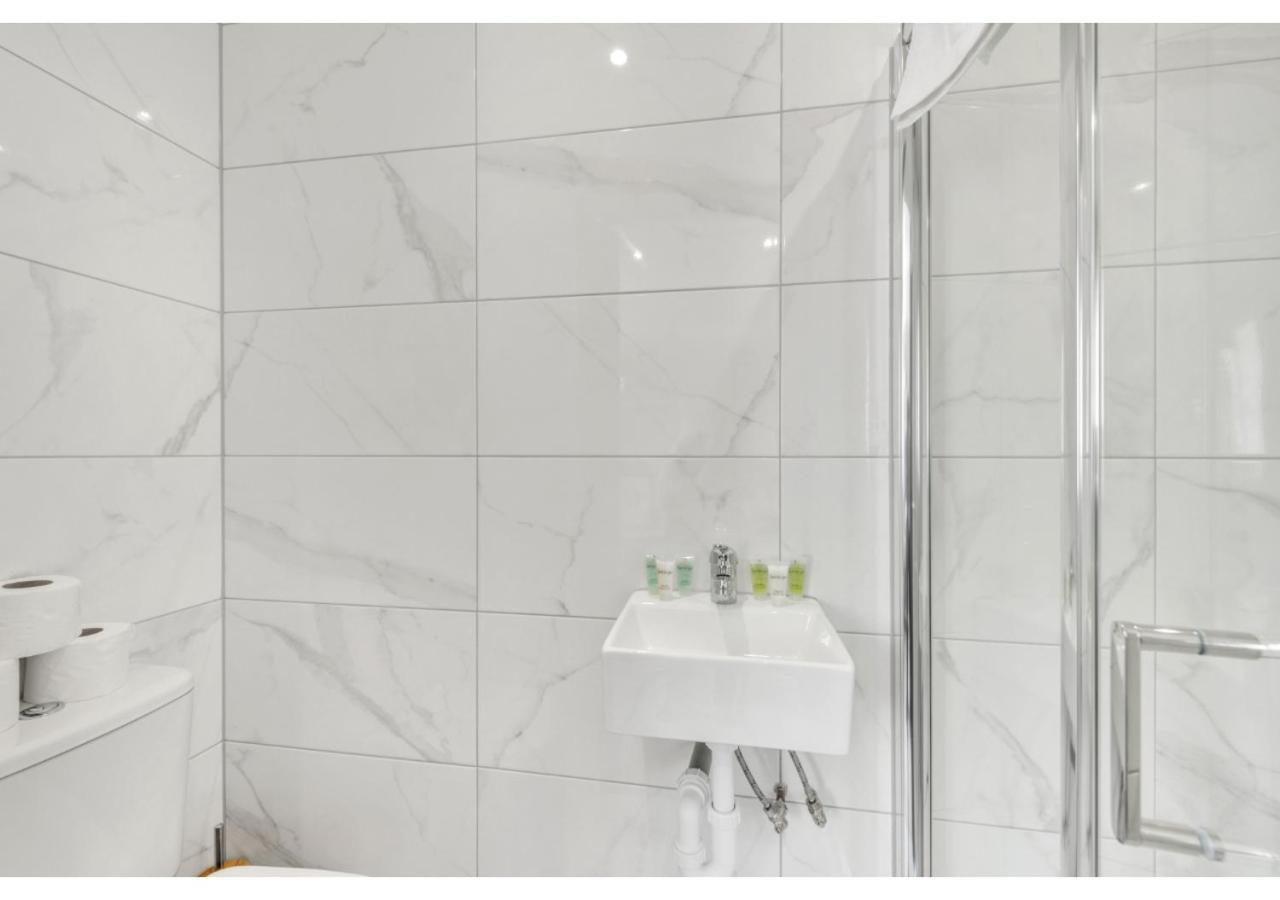 & Explore: Convenient - Prime Location * London