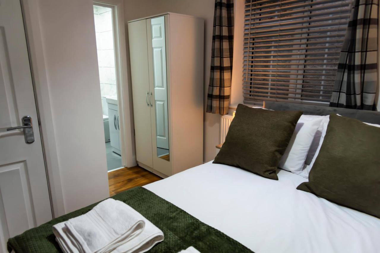 Open Plan Living I Extended Stays I Free Parking Apartment *