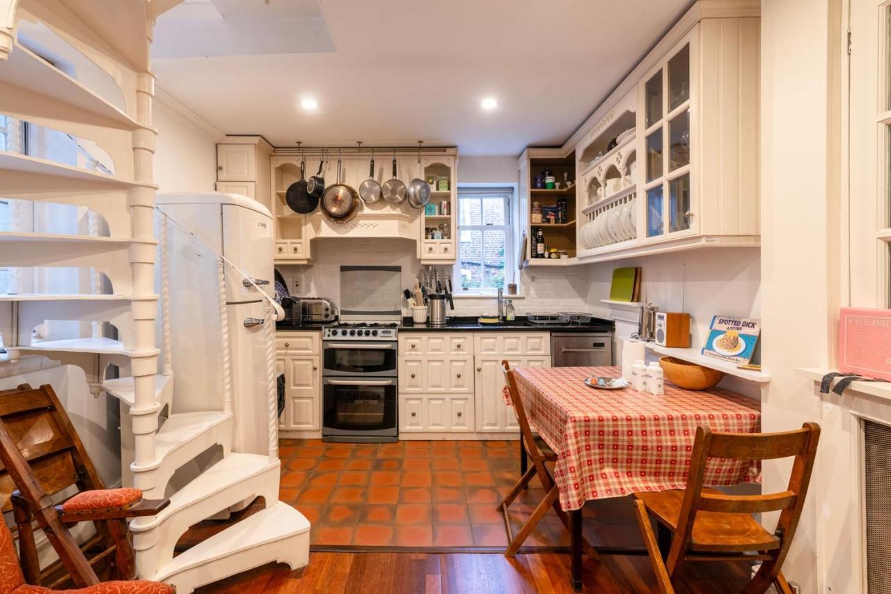 Holiday home Character In Historic Hampstead London