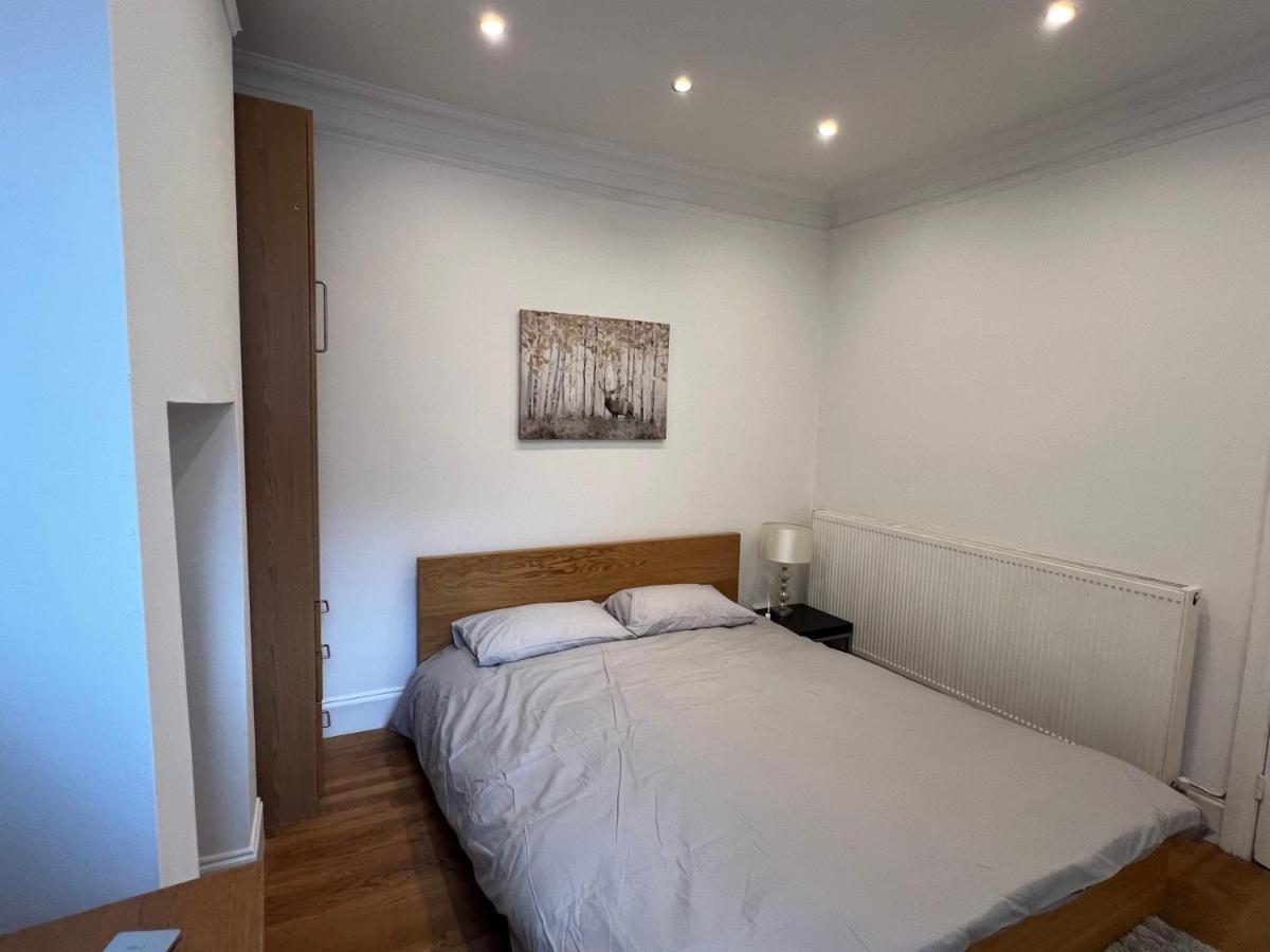 4 Bed House 10 Min Walk To Tube Сasa de vacaciones Londres